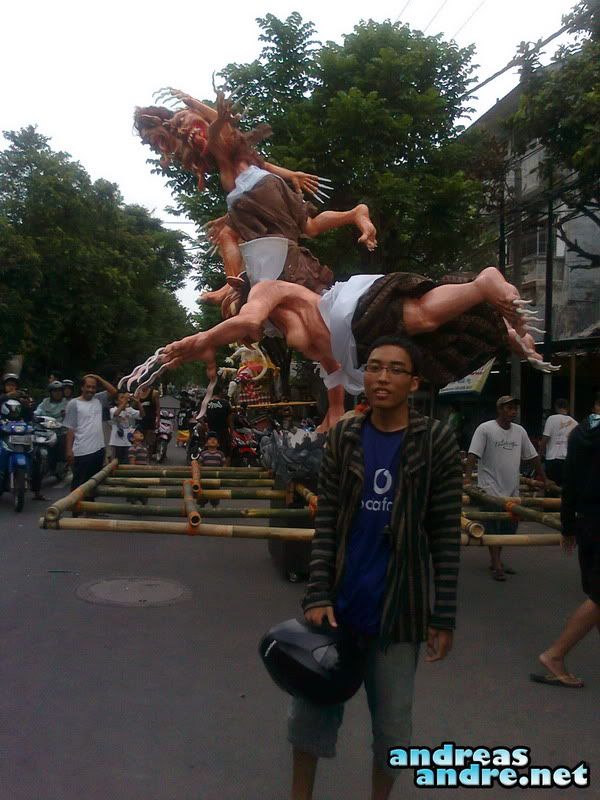 nonton ogoh-ogoh "nonton ogoh-ogoh"