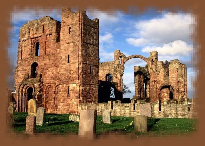 castillolindisfarnepriory.jpg picture by MONTSE_028