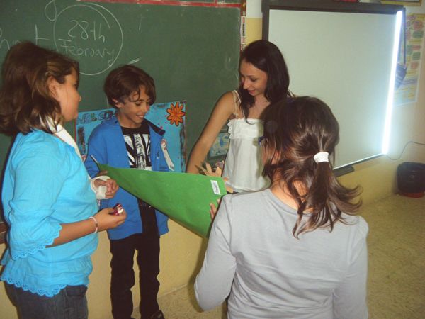 http://i841.photobucket.com/albums/zz340/adelejoannablog/class4.jpg