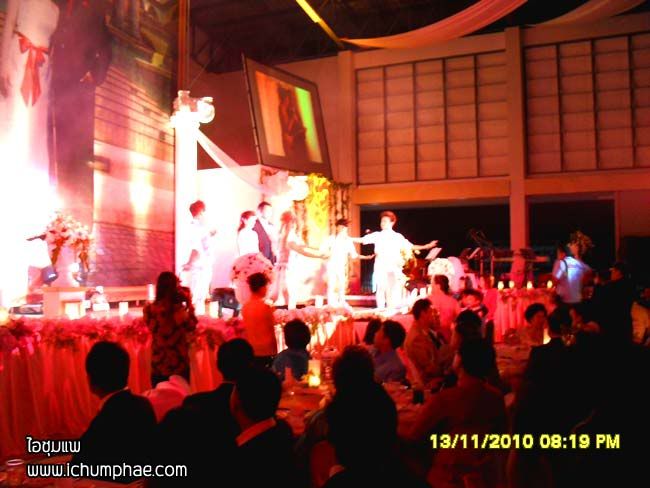 ไอชุมแพ-บรรยากาศงานแต่งงาน อภิมหา หรูเลิศ อลังการ ที่สุดในอำเภอชุมแพ-21