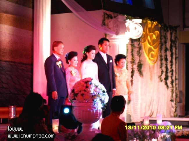 ไอชุมแพ-บรรยากาศงานแต่งงาน อภิมหา หรูเลิศ อลังการ ที่สุดในอำเภอชุมแพ-7
