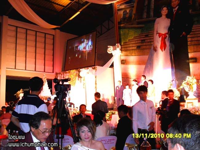 ไอชุมแพ-บรรยากาศงานแต่งงาน อภิมหา หรูเลิศ อลังการ ที่สุดในอำเภอชุมแพ-6