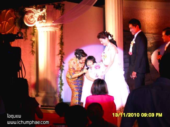 ไอชุมแพ-บรรยากาศงานแต่งงาน อภิมหา หรูเลิศ อลังการ ที่สุดในอำเภอชุมแพ-10